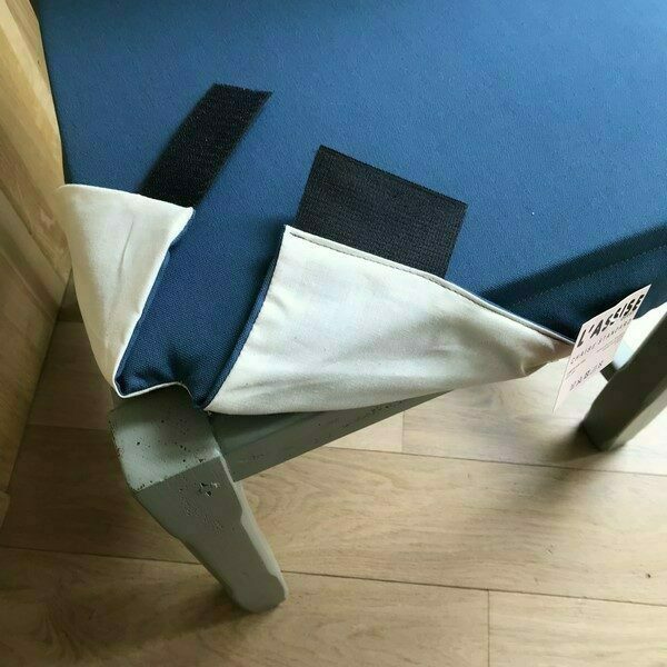 galette de chaise avec système à scratch solide présentée sur sa chaise